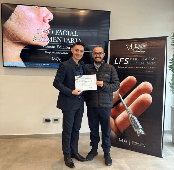 Doctor en Congreso de Lipo facial