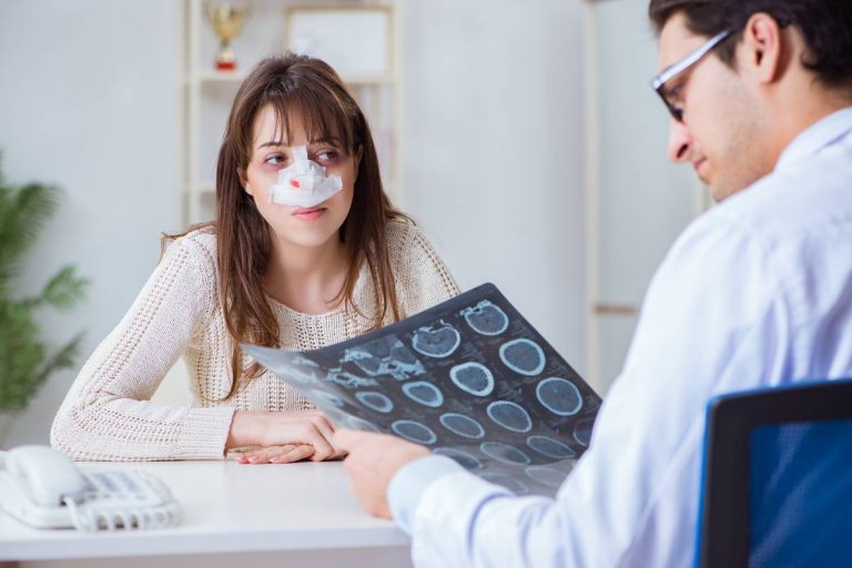 ¿Respiración en riesgo por una naríz rota?